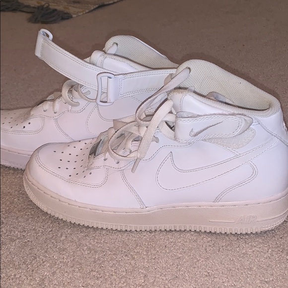 Nike Air force 1 mid top size 10 (men’s 8.5) Nike Air force 1 mid top size 10 (men’s 8.5)